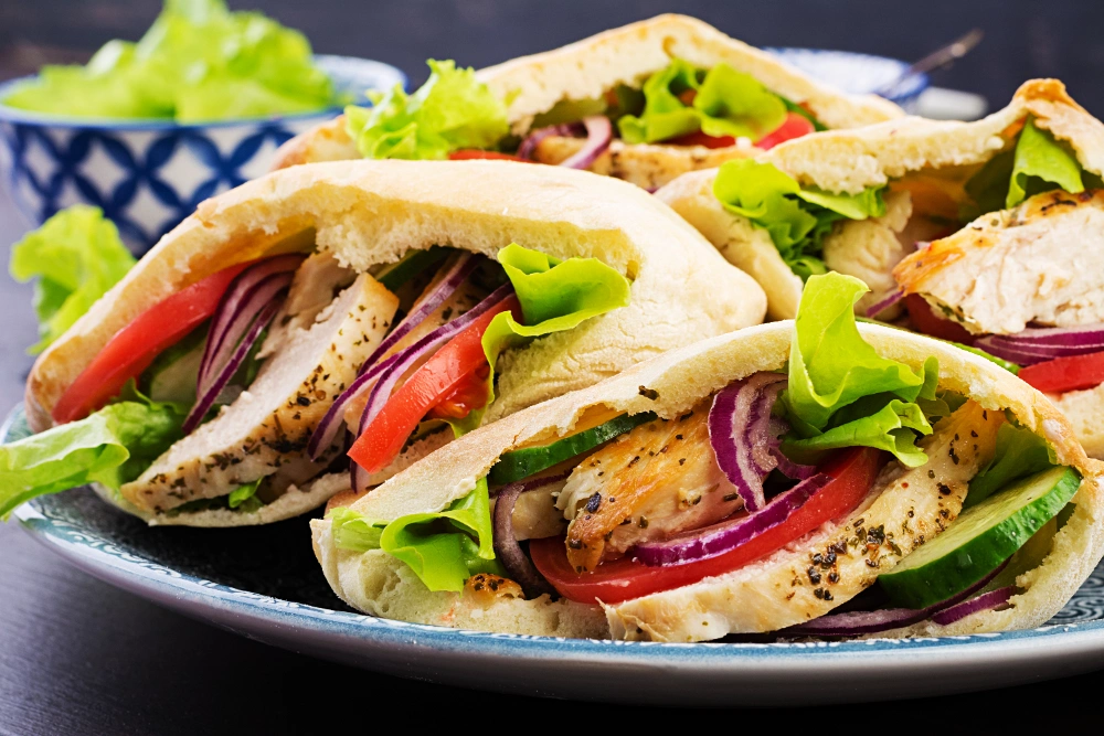 Sandwiche Lahme: Recipes, Tips, and Flavorful Variations 3 Close-up of a freshly made Sandwiche Lahme filled with marinated meat and fresh vegetables.