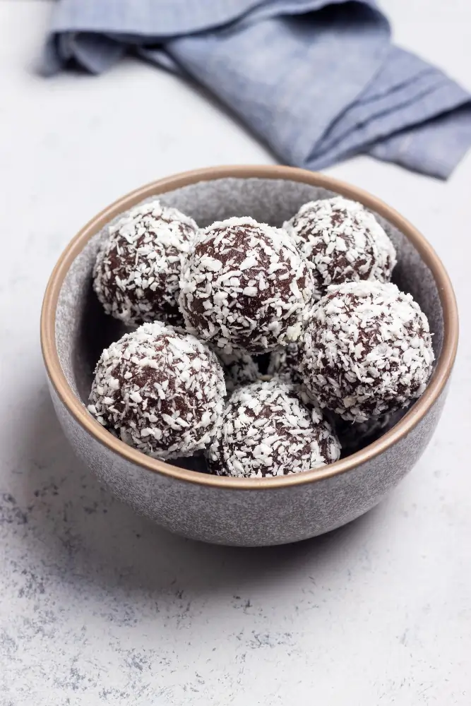 10 Reasons Coconut Energy Balls Are the Ultimate Healthy Snack 3 chocolate coconut energy balls